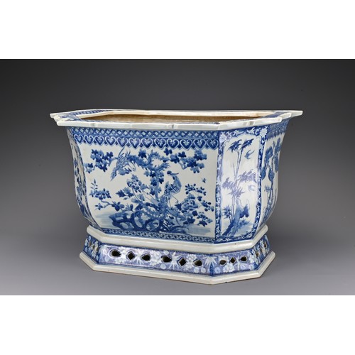 76 - A large Chinese 19th century blue and white porcelain jardiniere. The lobed body with a flat bracket... 