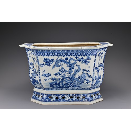 76 - A large Chinese 19th century blue and white porcelain jardiniere. The lobed body with a flat bracket... 