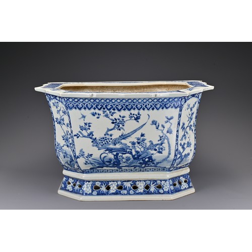 76 - A large Chinese 19th century blue and white porcelain jardiniere. The lobed body with a flat bracket... 