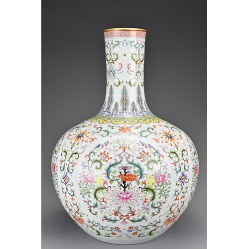 78 - A large Chinese famille rose porcelain Tianqiuping. The globular body with long gently fluted neck c... 