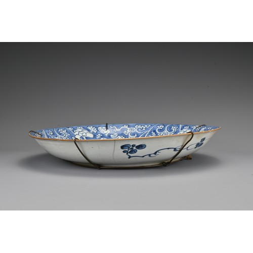 45 - An 18th century Chinese porcelain dish decorated with peony scrolls and a central chrysanthemum, Kan... 