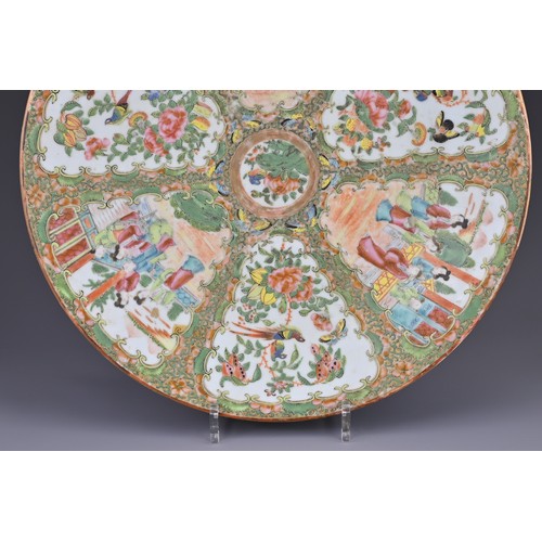 2 - A LARGE CHINESE CANTON FAMILLE ROSE PORCELAIN CHARGER, 19TH CENTURY. Decorated in the rose medallion... 