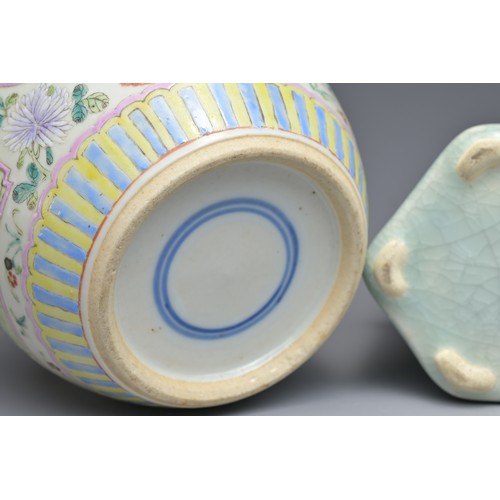 16 - TWO CHINESE PORCELAIN ITEMS, 19/20TH CENTURY. To include a celadon ground porcelain tea caddy with c... 