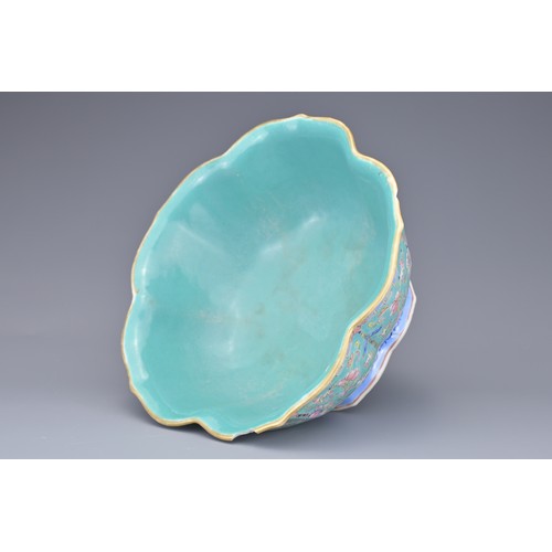 18 - A CHINESE PORCELAIN BOWL, XIANFENG PERIOD. Of bracket-lobed form, turquoise ground with famille rose... 