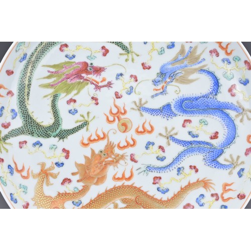 22 - A CHINESE PORCELAIN 'DRAGON' DISH, 19/20TH CENTURY. Decorated in polychrome enamels and gilt with th... 