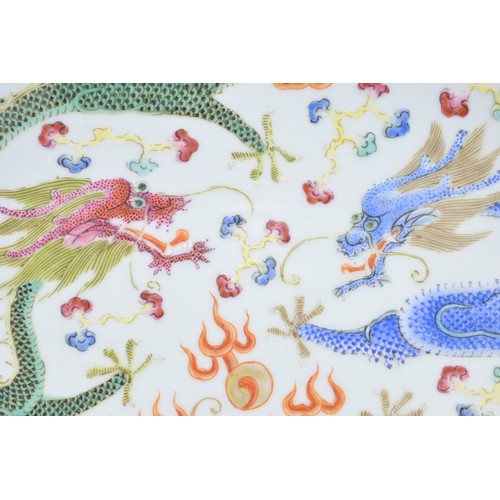 22 - A CHINESE PORCELAIN 'DRAGON' DISH, 19/20TH CENTURY. Decorated in polychrome enamels and gilt with th... 