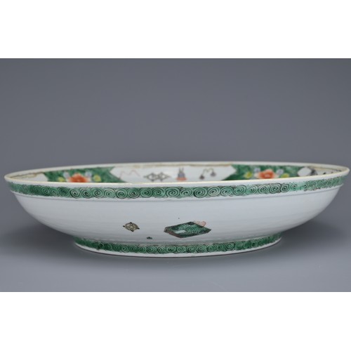 26 - A CHINESE FAMILLE VERTE PORCELAIN DEEP DISH, 19TH CENTURY. Decorated with landscape scene and double... 