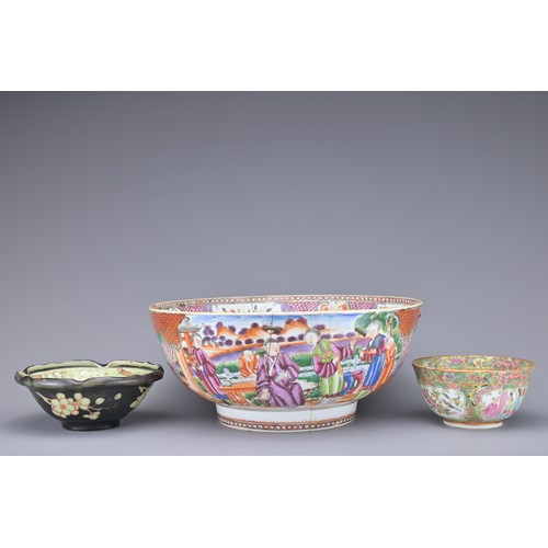 31 - THREE CHINESE PORCELAIN BOWLS, 18/19TH CENTURY. To include a Qianlong famille rose export porcelain ... 