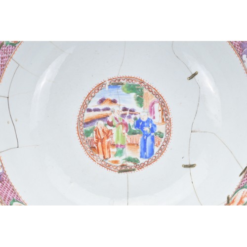 31 - THREE CHINESE PORCELAIN BOWLS, 18/19TH CENTURY. To include a Qianlong famille rose export porcelain ... 