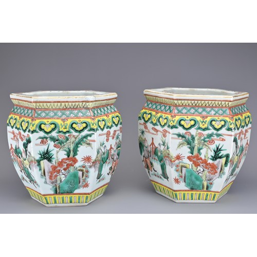 66 - A PAIR OF CHINESE FAMILLE VERTE PORCELAIN JARDINIERES, LATE 19TH CENTURY. Decorated with warrior sce... 