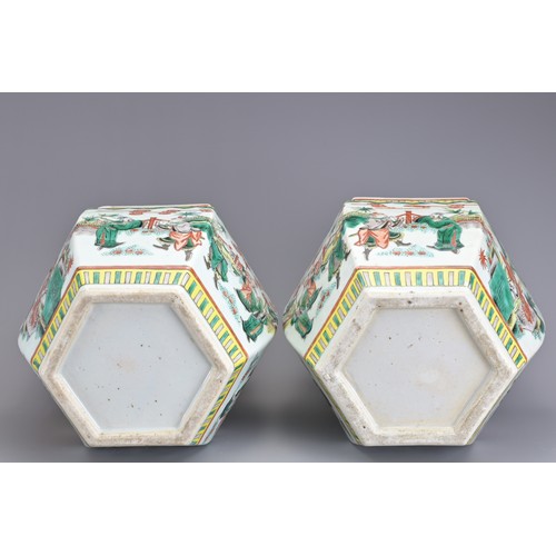 66 - A PAIR OF CHINESE FAMILLE VERTE PORCELAIN JARDINIERES, LATE 19TH CENTURY. Decorated with warrior sce... 