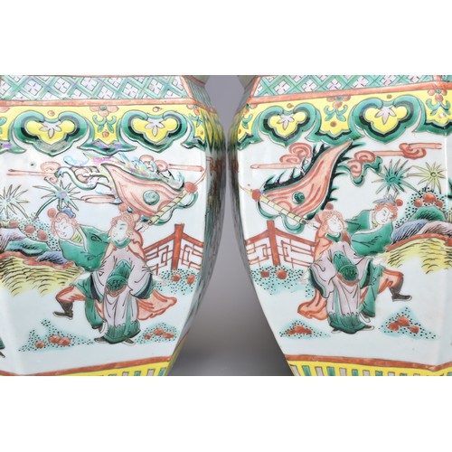 66 - A PAIR OF CHINESE FAMILLE VERTE PORCELAIN JARDINIERES, LATE 19TH CENTURY. Decorated with warrior sce... 