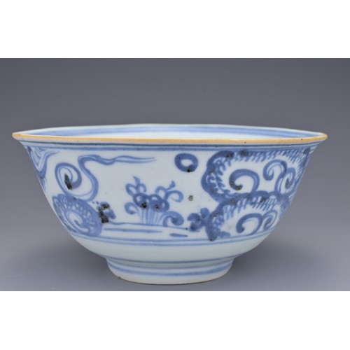 73 - A CHINESE BLUE AND WHITE PORCELAIN BOWL, MING DYNASTY. Export type decorated in underglaze blue depi... 