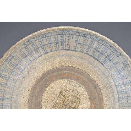 93 - FOUR CHINESE CERAMIC ITEMS, MING AND LATER. To include a Chinese Swatow blue and white pottery dish,... 