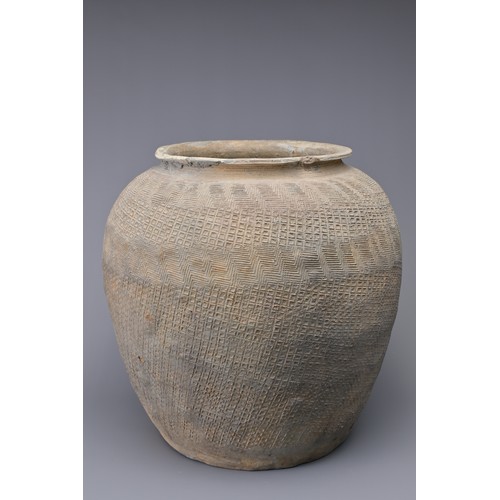 100 - A LARGE CHINESE WARRING STATES IMPRESSED POTTERY JAR. Relatively highly-fired, the whole outer surfa... 