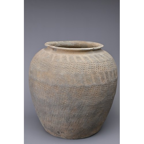 100 - A LARGE CHINESE WARRING STATES IMPRESSED POTTERY JAR. Relatively highly-fired, the whole outer surfa... 