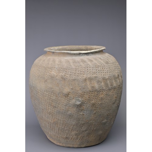 100 - A LARGE CHINESE WARRING STATES IMPRESSED POTTERY JAR. Relatively highly-fired, the whole outer surfa... 