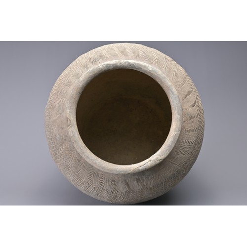 100 - A LARGE CHINESE WARRING STATES IMPRESSED POTTERY JAR. Relatively highly-fired, the whole outer surfa... 