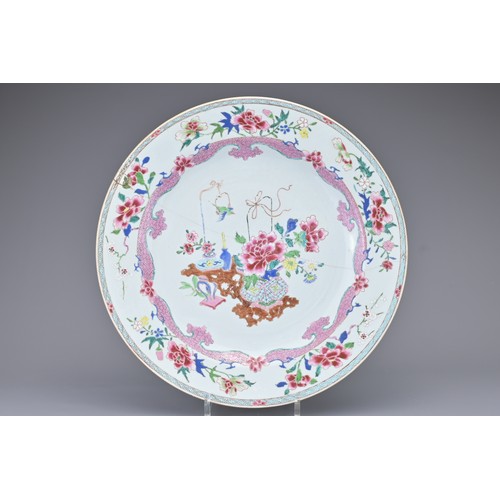 83 - A LARGE CHINESE FAMILLE ROSE EXPORT PORCELAIN DISH, 18TH CENTURY. With decorative scene of ornamenta... 