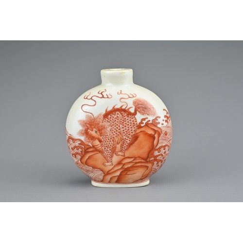 8 - A CHINESE PORCELAIN SNUFF BOTTLE, 18/19TH CENTURY. Of flattened ovoid form decorated in iron-red wit... 