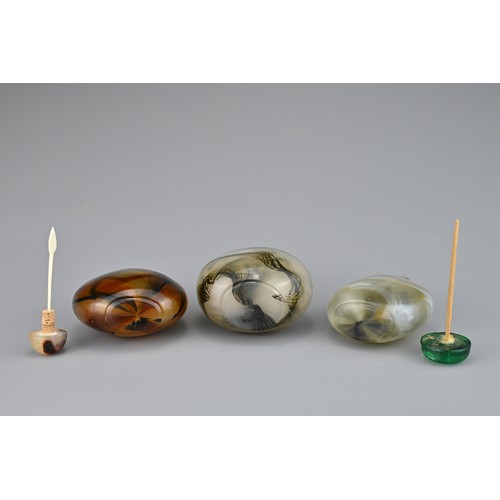 18 - THREE CHINESE GLASS SNUFF BOTTLES. Coloured glass imitation agate with splashes of black. Two with g... 