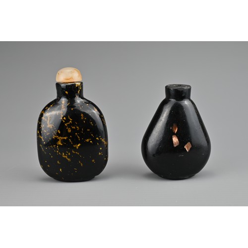 19 - TWO CHINESE GLASS SNUFF BOTTLES. To include an aventurine glass bottle with gold flecks and stone st... 