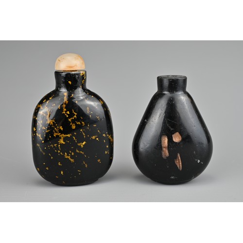 19 - TWO CHINESE GLASS SNUFF BOTTLES. To include an aventurine glass bottle with gold flecks and stone st... 