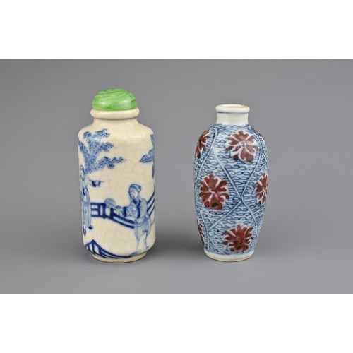 21 - TWO CHINESE PORCELAIN SNUFF BOTTLES, 19TH CENTURY. To include a cylindrical bottle decorated in blue... 