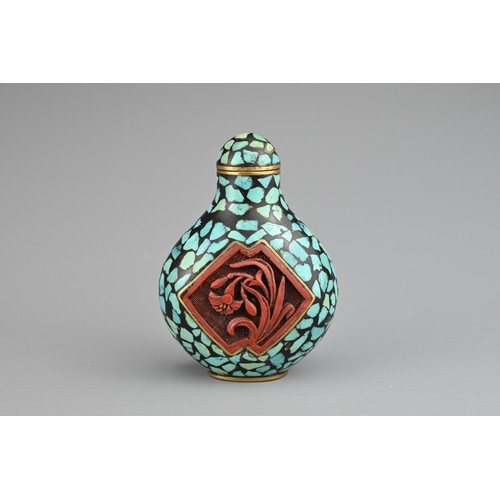 24 - A CHINESE TURQUOISE INLAID AND LACQUER SNUFF BOTTLE, QING DYNASTY. Flattened globular body and cover... 