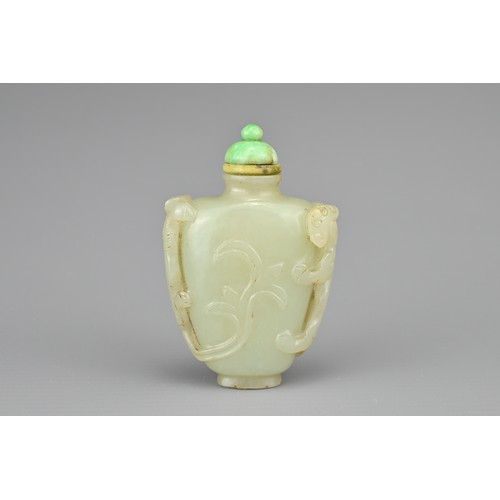 28 - A CHINESE JADE SNUFF BOTTLE, QING DYNASTY. Carved with chilong handles and jade stopper. 6.5cm tall ... 