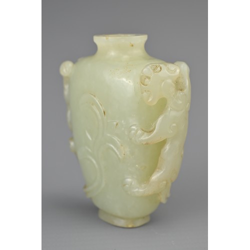 28 - A CHINESE JADE SNUFF BOTTLE, QING DYNASTY. Carved with chilong handles and jade stopper. 6.5cm tall ... 