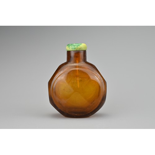 30 - AN AMBER FACETED GLASS SNUFF BOTTLE, QING DYNASTY. The amber coloured transparent glass in octagonal... 