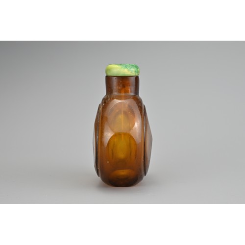 30 - AN AMBER FACETED GLASS SNUFF BOTTLE, QING DYNASTY. The amber coloured transparent glass in octagonal... 