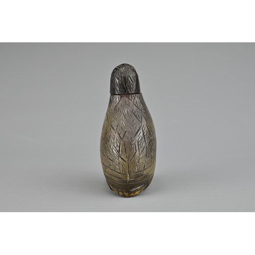 35 - AN UNUSUAL SMOKY QUARTZ CRYSTAL 'QUAIL' SNUFF BOTTLE, QING DYNASTY. The bottle and cover carved in t... 