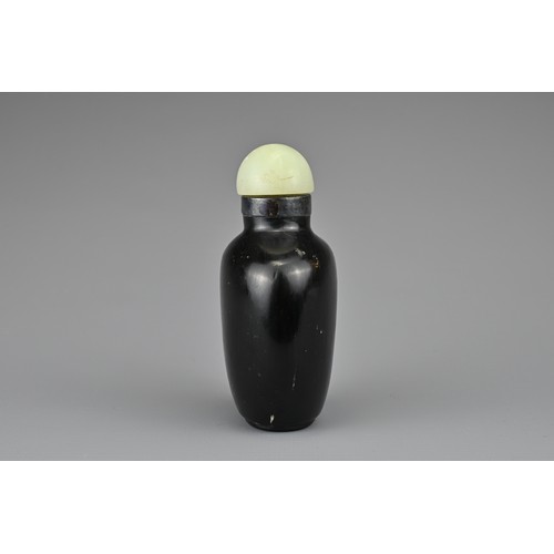 38 - AN UNUSUAL CHINESE BLACK LACQUERED SNUFF BOTTLE, QING DYNASTY. Undecorated with raised seal mark to ... 