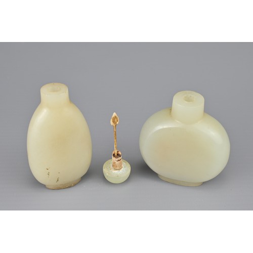 40 - TWO CHINESE JADE SNUFF BOTTLES, QING DYNASTY. One flattened circular body with jade stopper. Togethe... 