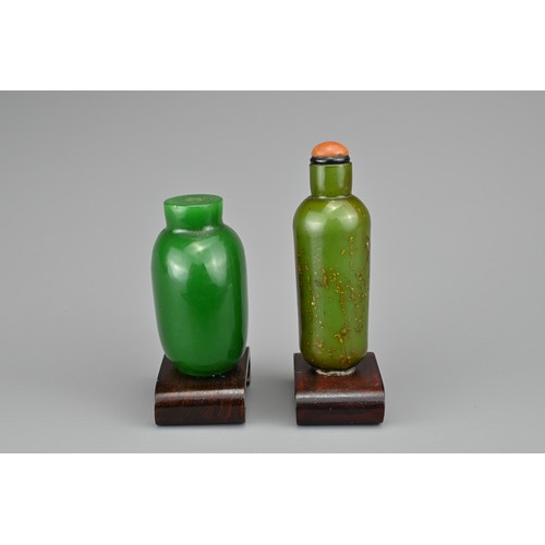 41 - TWO CHINESE GLASS SNUFF BOTTLES, QING DYNASTY. To include a gold-splashed green glass cylindrical bo... 