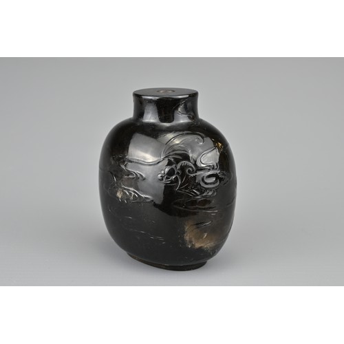 43 - A CHINESE PEKING GLASS SNUFF BOTTLE, QING DYNASTY. Carved in shallow relief with bats and clouds. Wi... 