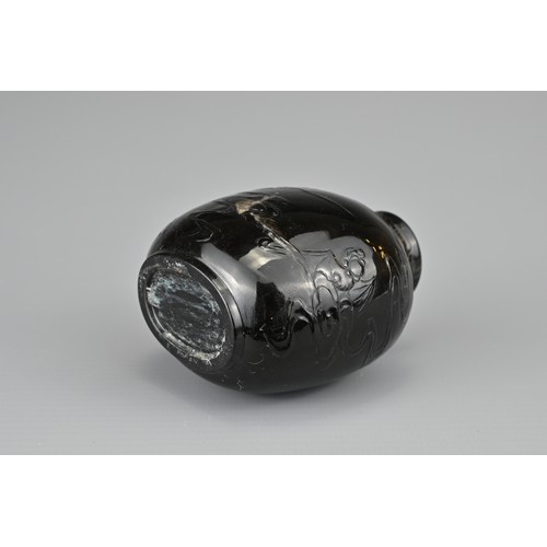 43 - A CHINESE PEKING GLASS SNUFF BOTTLE, QING DYNASTY. Carved in shallow relief with bats and clouds. Wi... 