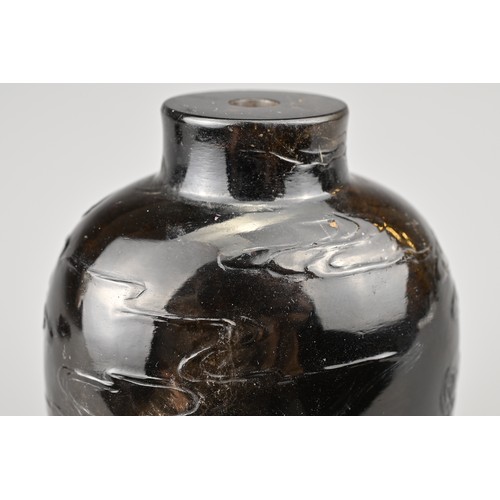 43 - A CHINESE PEKING GLASS SNUFF BOTTLE, QING DYNASTY. Carved in shallow relief with bats and clouds. Wi... 