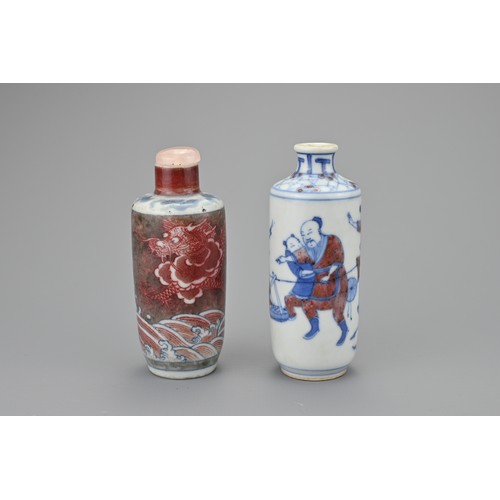 45 - TWO CHINESE UNDERGLAZE BLUE AND COPPER RED PORCELAIN SNUFF BOTTLES, QING DYNASTY. Both of cylindrica... 