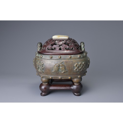 59 - A CHINESE BRONZE BAJIXIANG CENSER AND COVER. Of drum shape with raised rope twist handles on four le... 