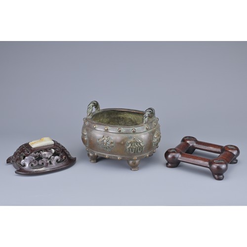 59 - A CHINESE BRONZE BAJIXIANG CENSER AND COVER. Of drum shape with raised rope twist handles on four le... 