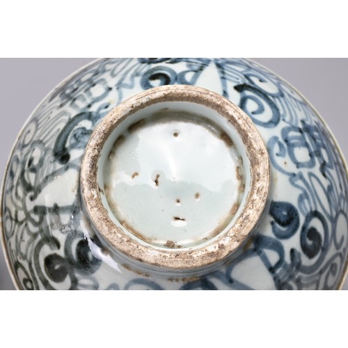 1 - FOUR CHINESE PORCELAIN ITEMS, 18/19TH CENTURY. To include a famille rose porcelain tankard, a blue a... 