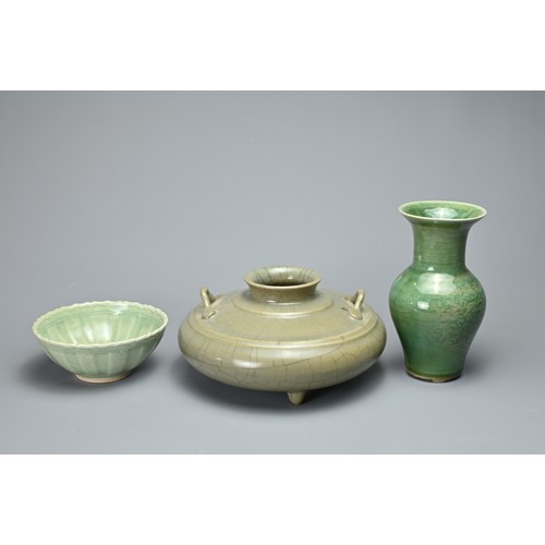 14 - THREE CHINESE SOUTH EAST ASIAN PORCELAIN ITEMS, 20TH CENTURY. To include a Chinese apple green glaze... 