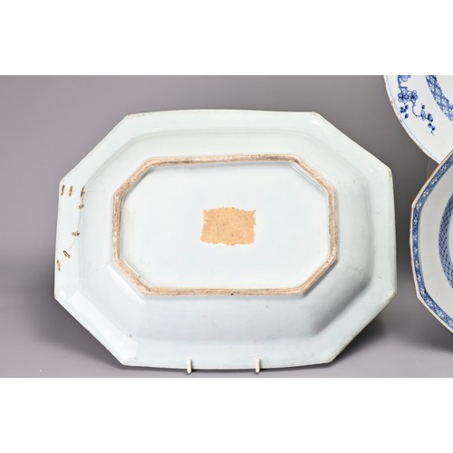 23 - FOUR CHINESE BLUE AND WHITE EXPORT PORCELAIN ITEMS, 18TH CENTURY. Comprising a two octagonal shaped ... 