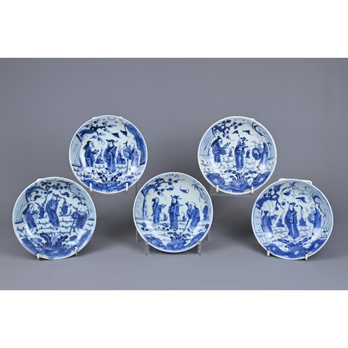 47 - A SET OF FIVE CHINESE BLUE AND WHITE PORCELAIN 'THREE STAR GODS' PORCELAIN DISHES, 18TH CENTURY. Eac... 