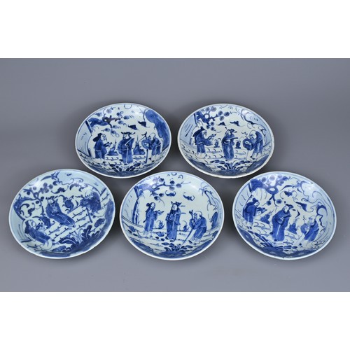 47 - A SET OF FIVE CHINESE BLUE AND WHITE PORCELAIN 'THREE STAR GODS' PORCELAIN DISHES, 18TH CENTURY. Eac... 