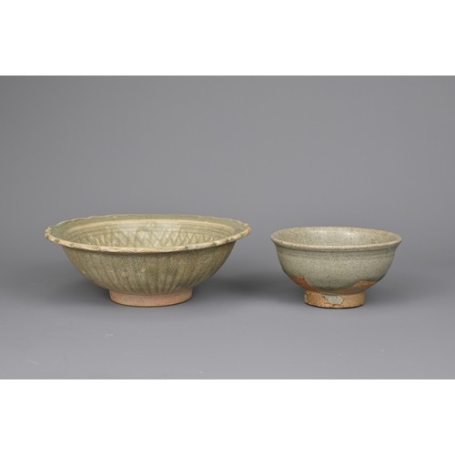 104 - TWO SOUTH EAST ASIAN CELADON POTTERY ITEMS, 14/15TH CENTURY. To include a bowl with bracket lobed ri... 