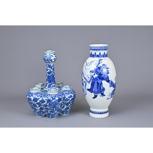 5 - TWO CHINESE BLUE AND WHITE PORCELAIN ITEMS, 19/20TH CENTURY. To include a blue and white jar decorat... 